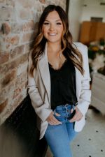 Photo of Elle Schafer | BIO Photo of Elle Schafer | BIO