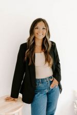 Photo of Elle Schafer | BIO Photo of Elle Schafer | BIO